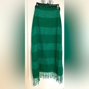 Unbranded EUC Textured Long Green & Silver Shimmer Scarf w/Fringe
